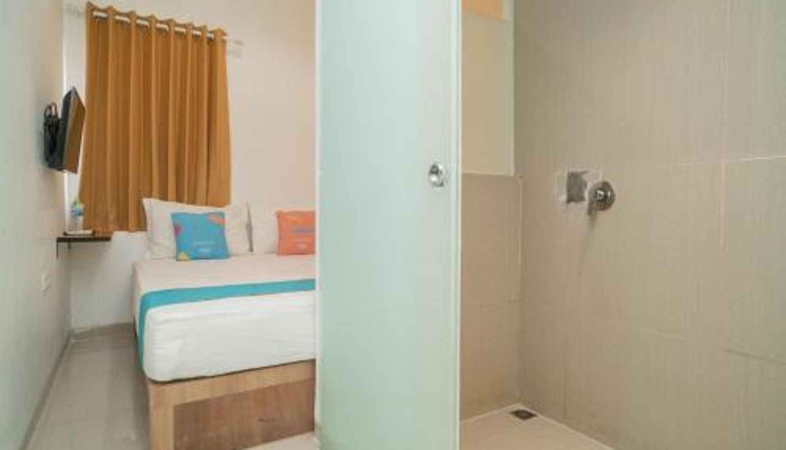 Zimmer - Sans Hotel Kupang Indah Surabaya
