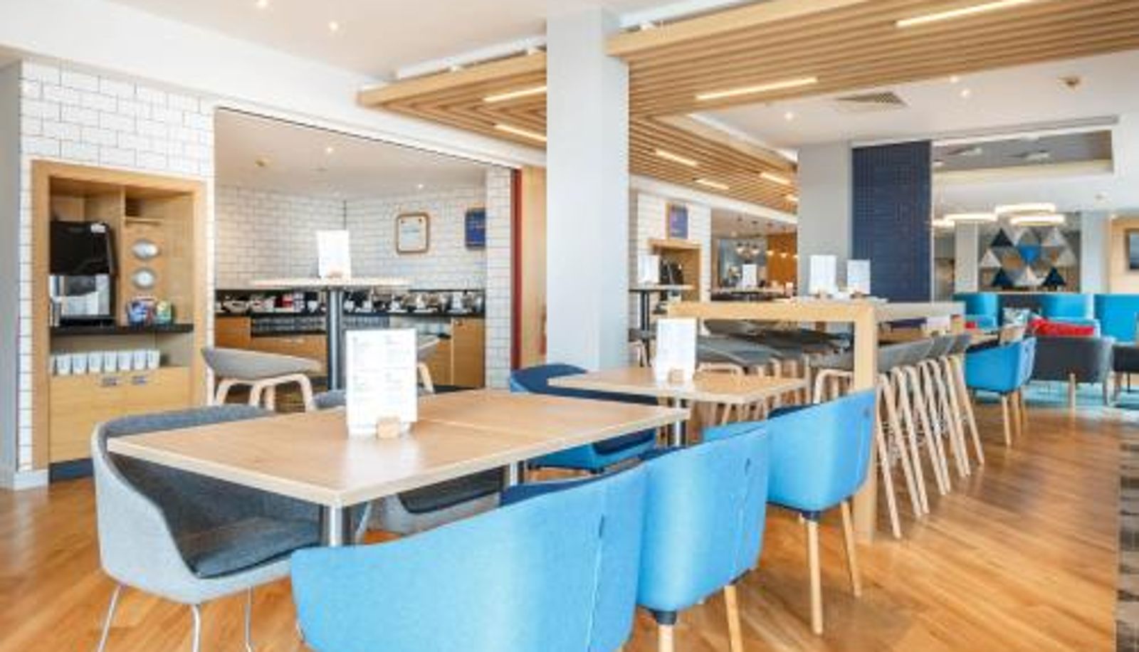 Frühstücksraum innerhalb des Restaurants - J10 by IHG Holiday Inn Express Walsall M6