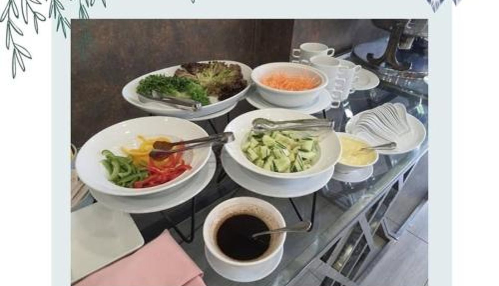 Frühstücksraum innerhalb des Restaurants - Almas Hotel Bangkok