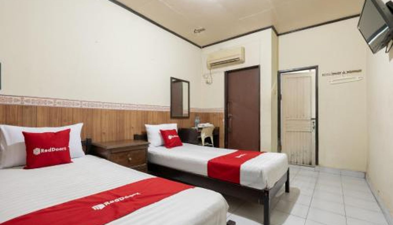 Room - RedDoorz Syariah near Pasar Pagi Samarinda