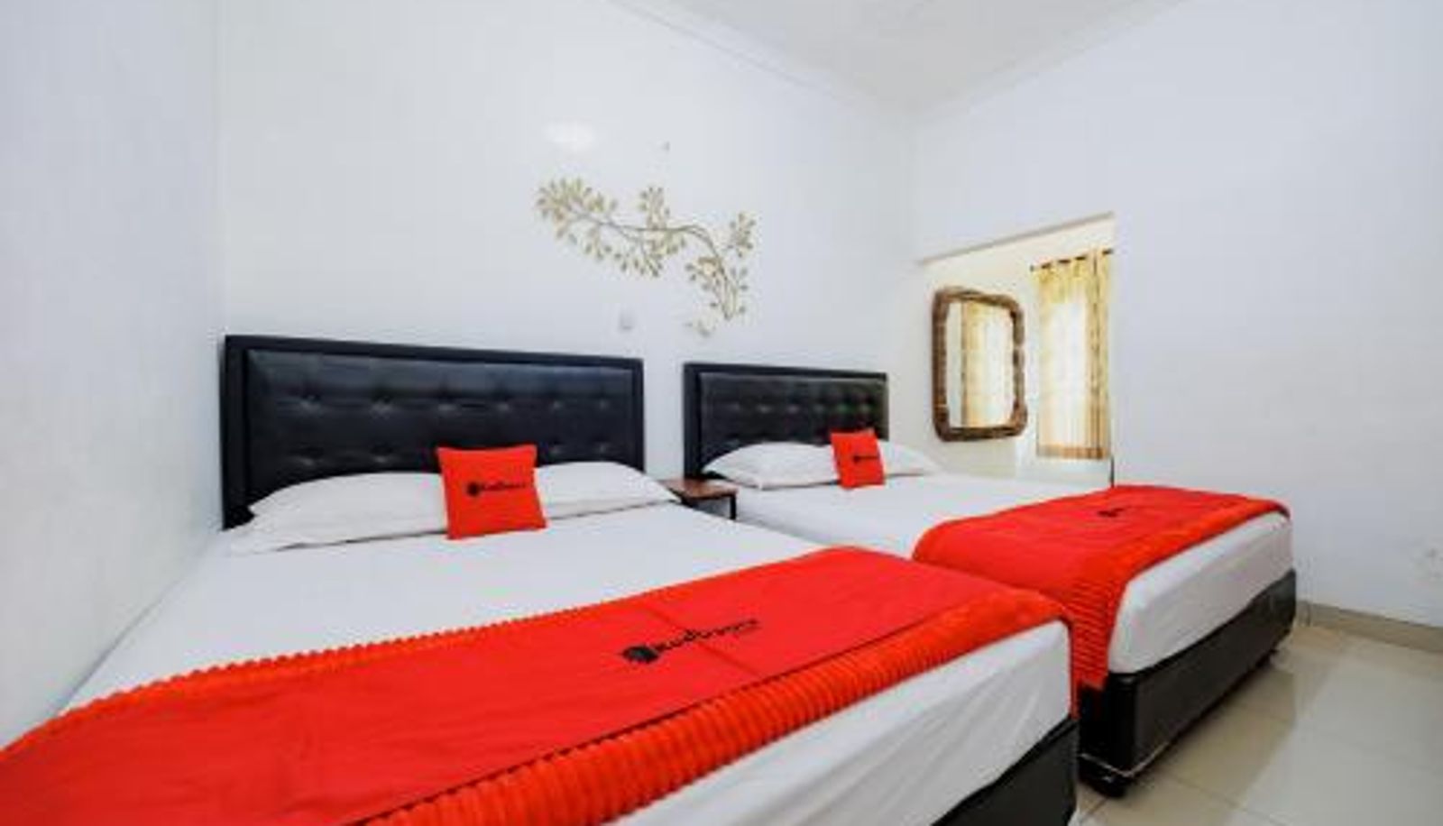 Familienzimmer - RedDoorz Syariah near UMS Solo - RSO Soeharso