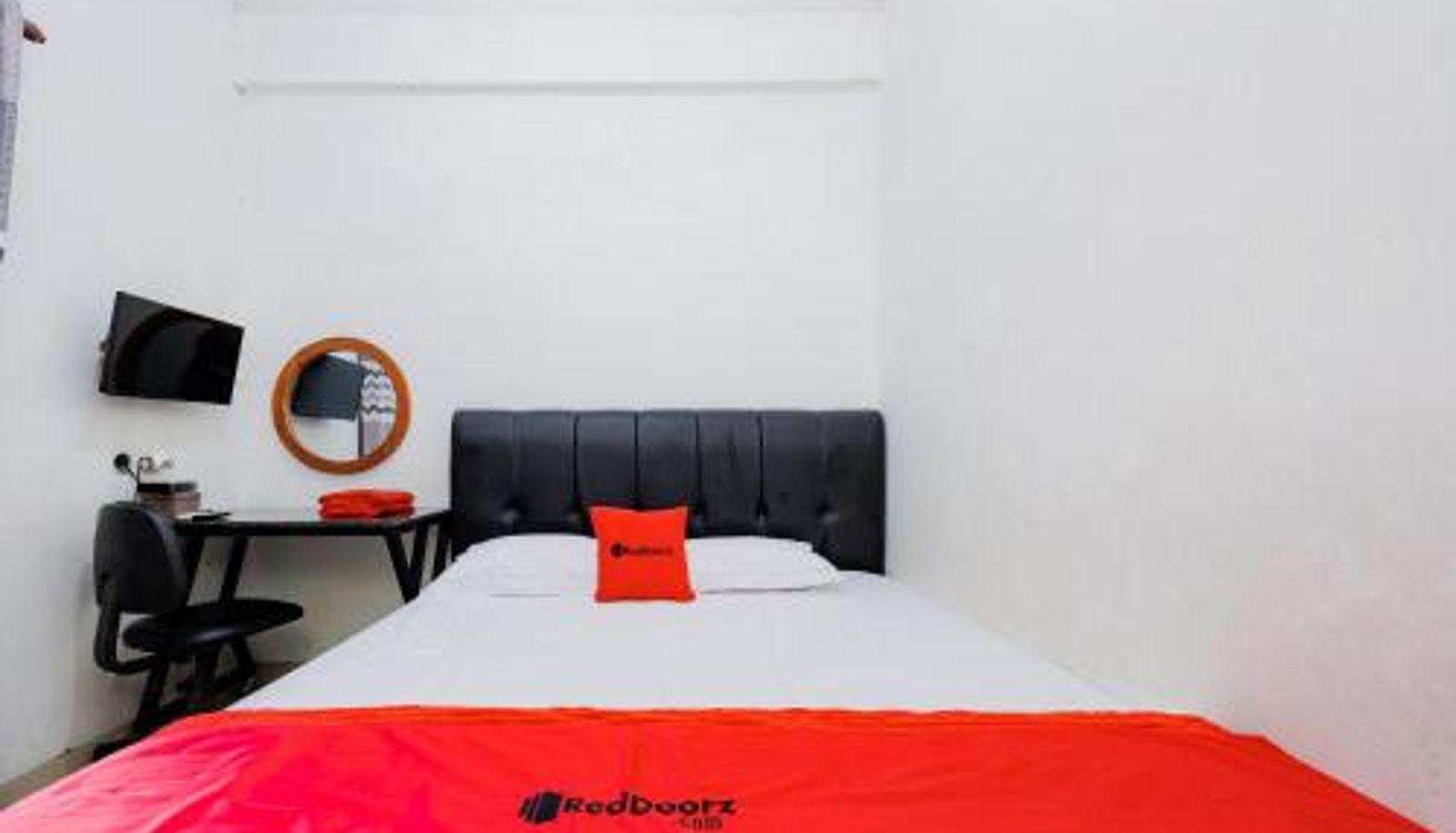 Zimmer - RedDoorz Syariah near UMS Solo - RSO Soeharso