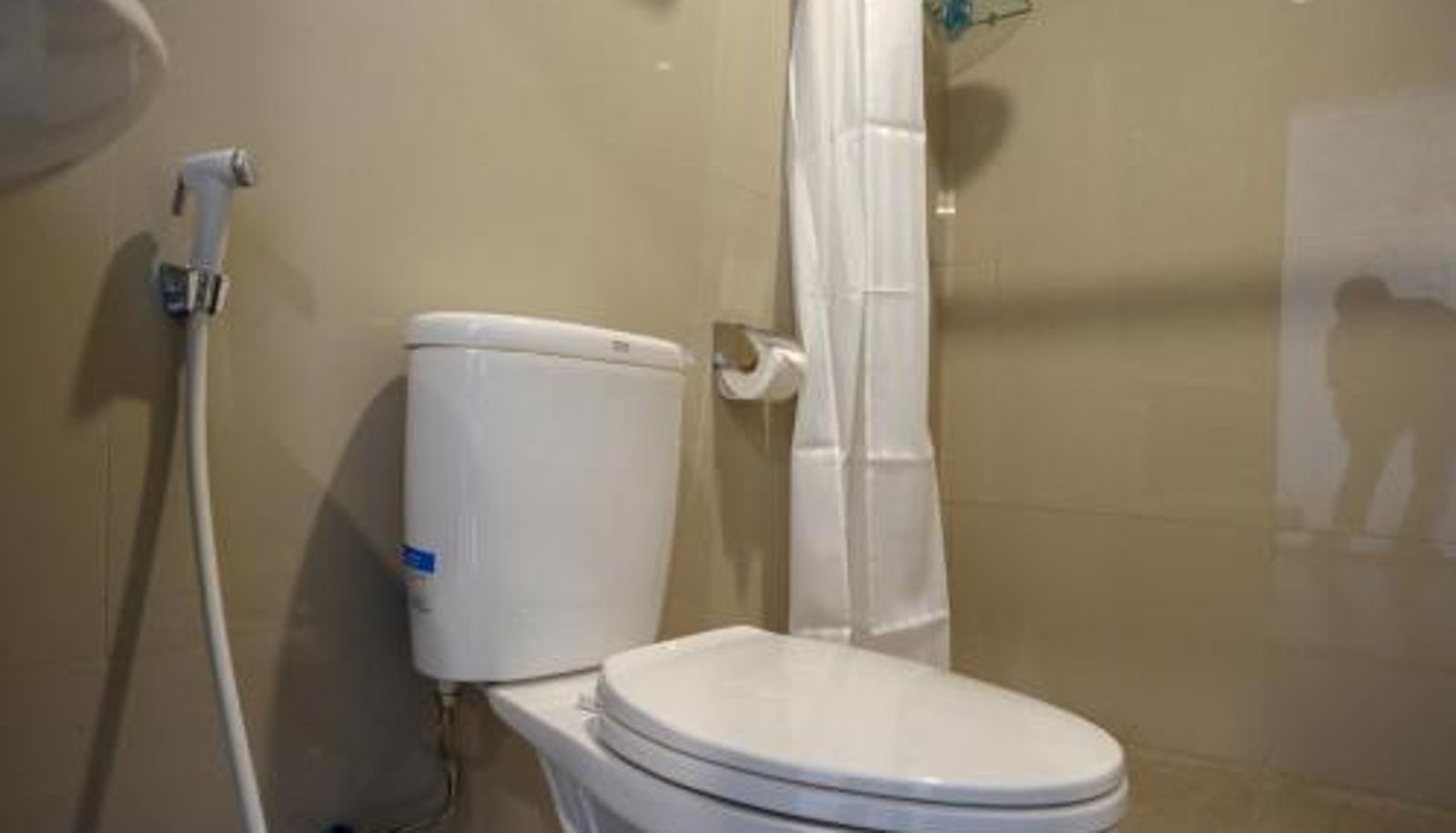 Zimmer - RedDoorz Plus near Solo Baru