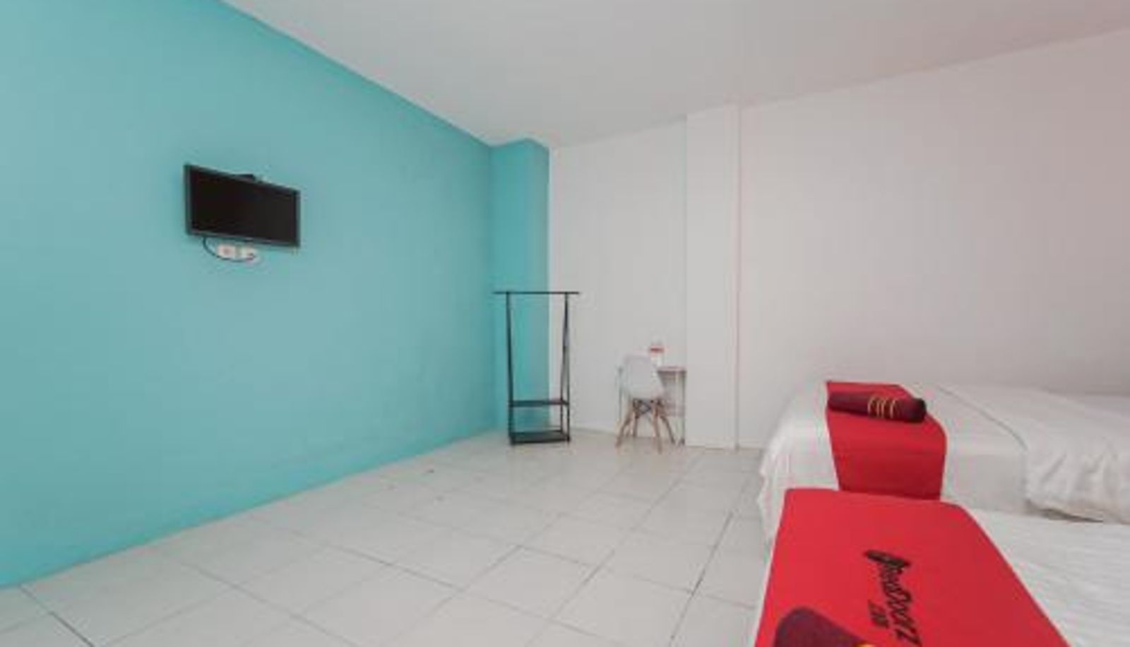 Zimmer - RedDoorz near Universitas YARSI