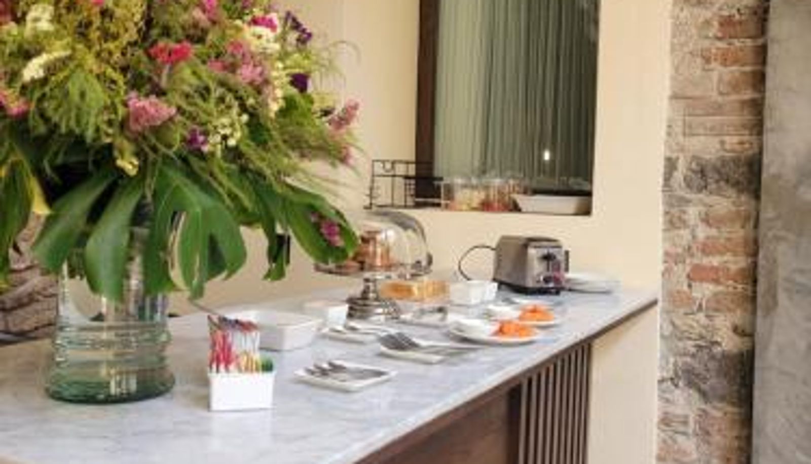 Info - Milo Collection Hotel