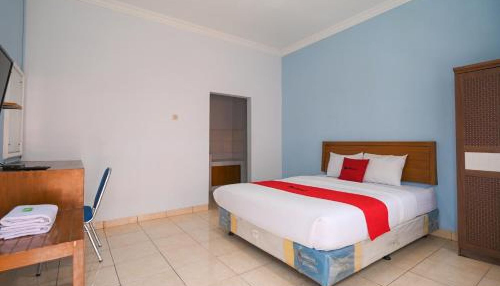 Zimmer - RedDoorz at De'balcon Accomodation Kuta Bali