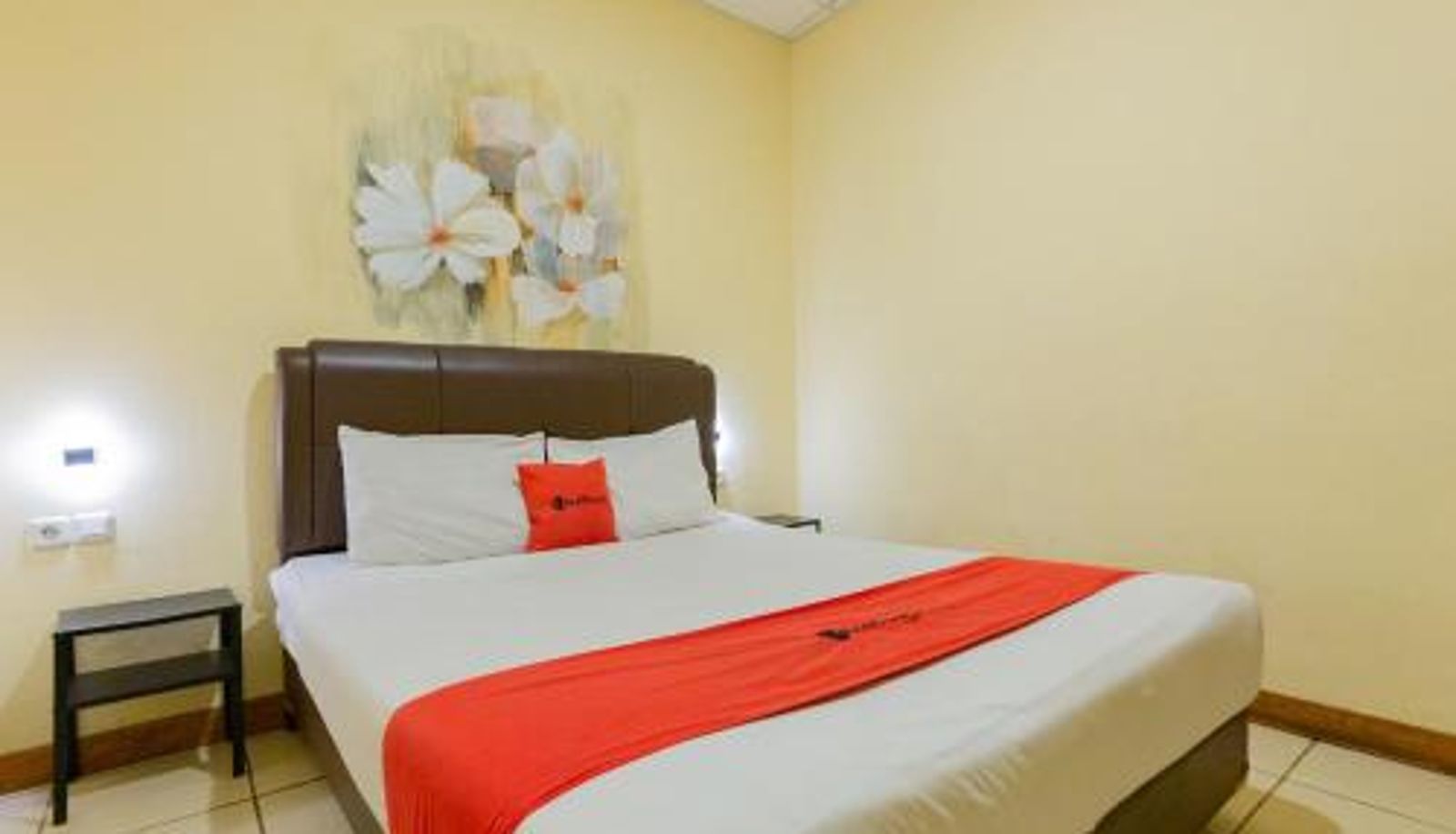Zimmer - RedDoorz @ Iodium Residence Cikarang