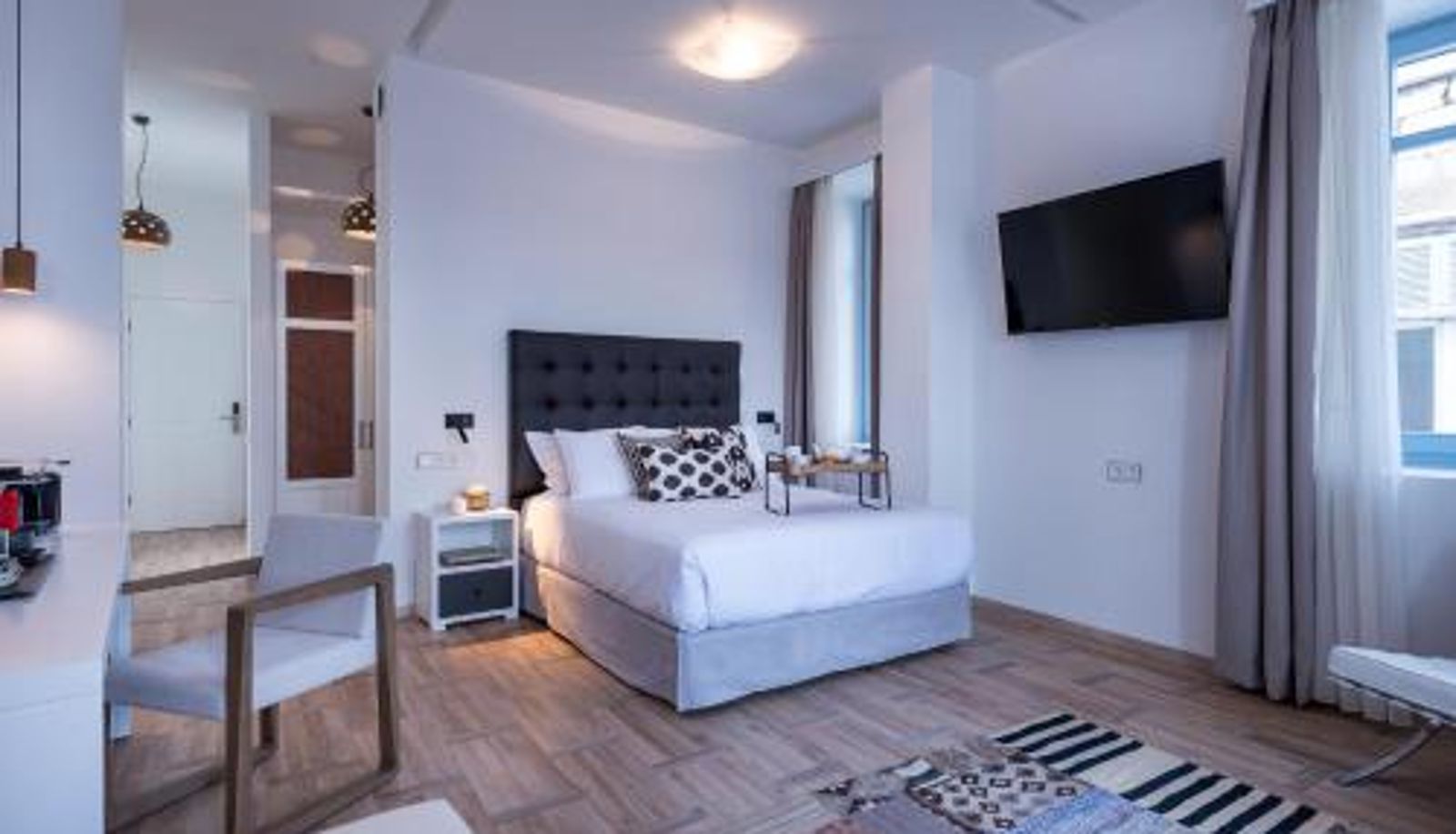 Info - Shapes Luxury Suites