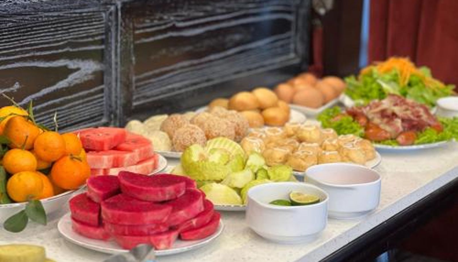 Frühstücksraum innerhalb des Restaurants - Bay Luxury Beijing Hotel