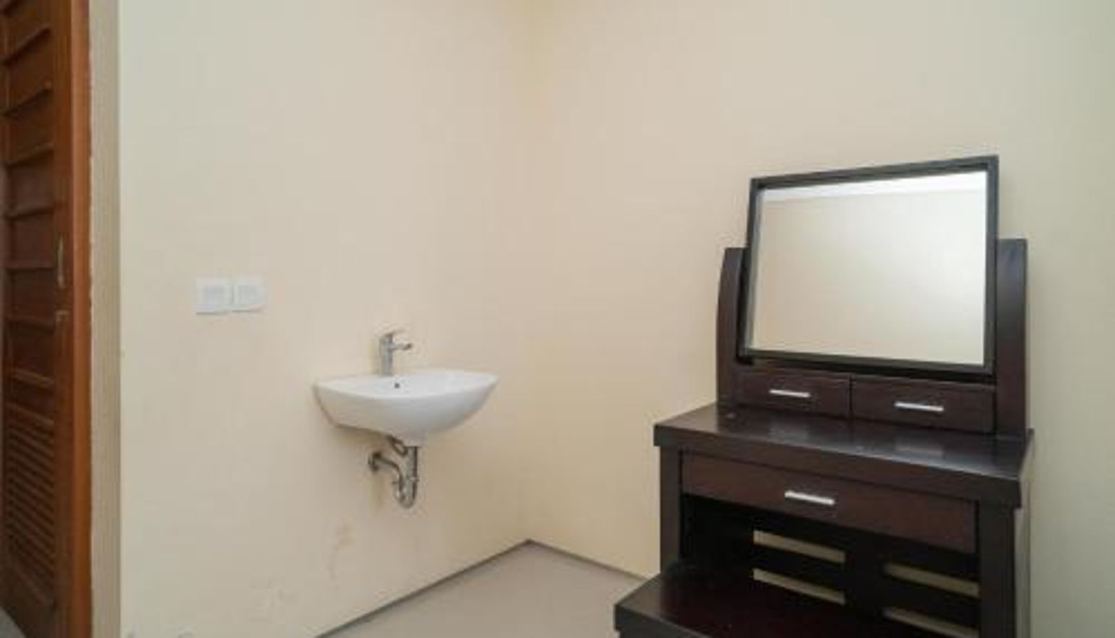 Zimmer - RedDoorz near ITDC Nusa Dua
