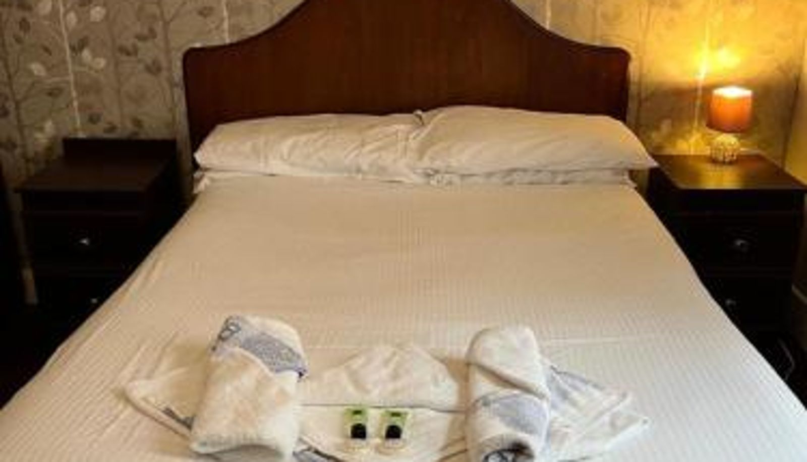 Habitación - The Embassy Hotel