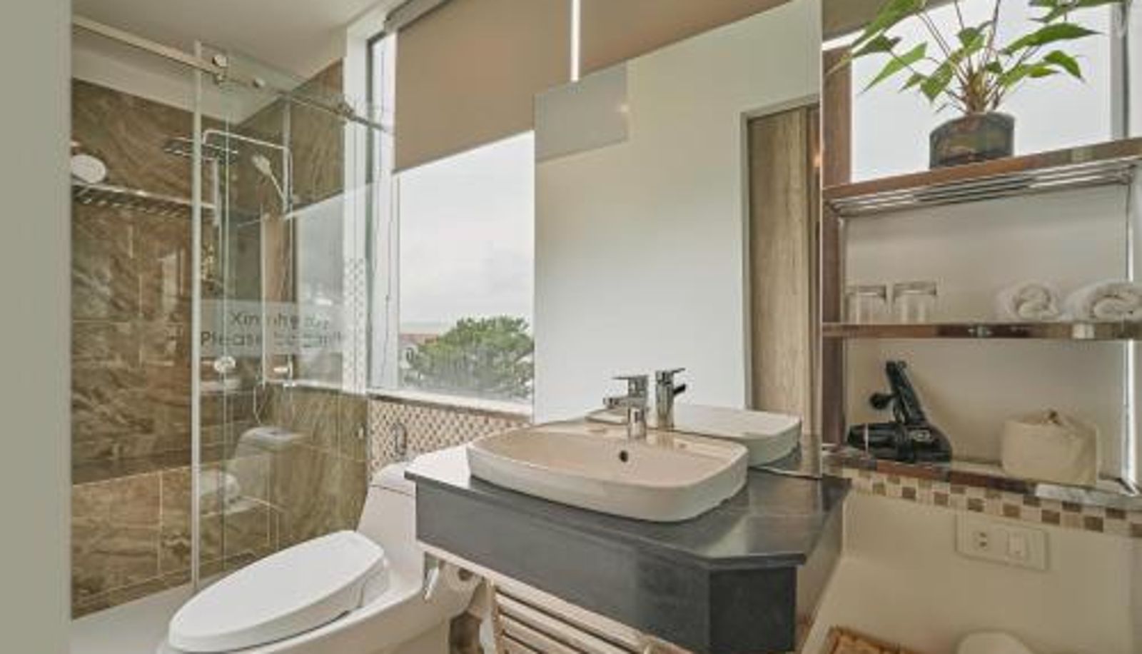Bathroom - California Hotel