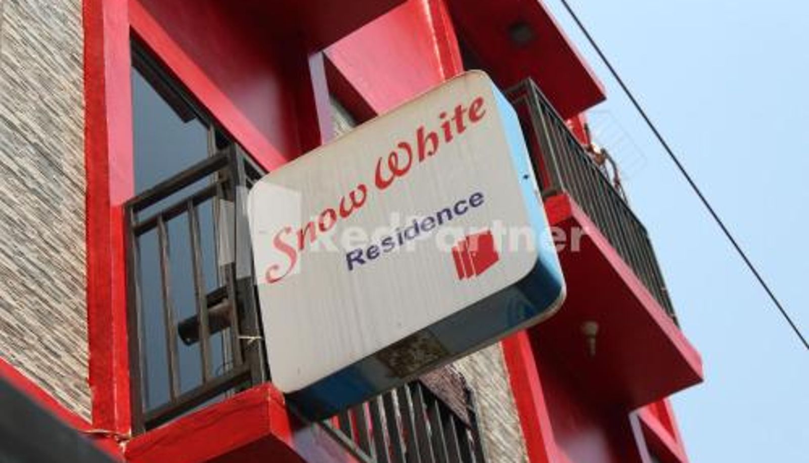 Zewnętrzna część hotelu - Snow White Residence near Grogol Mitra RedDoorz