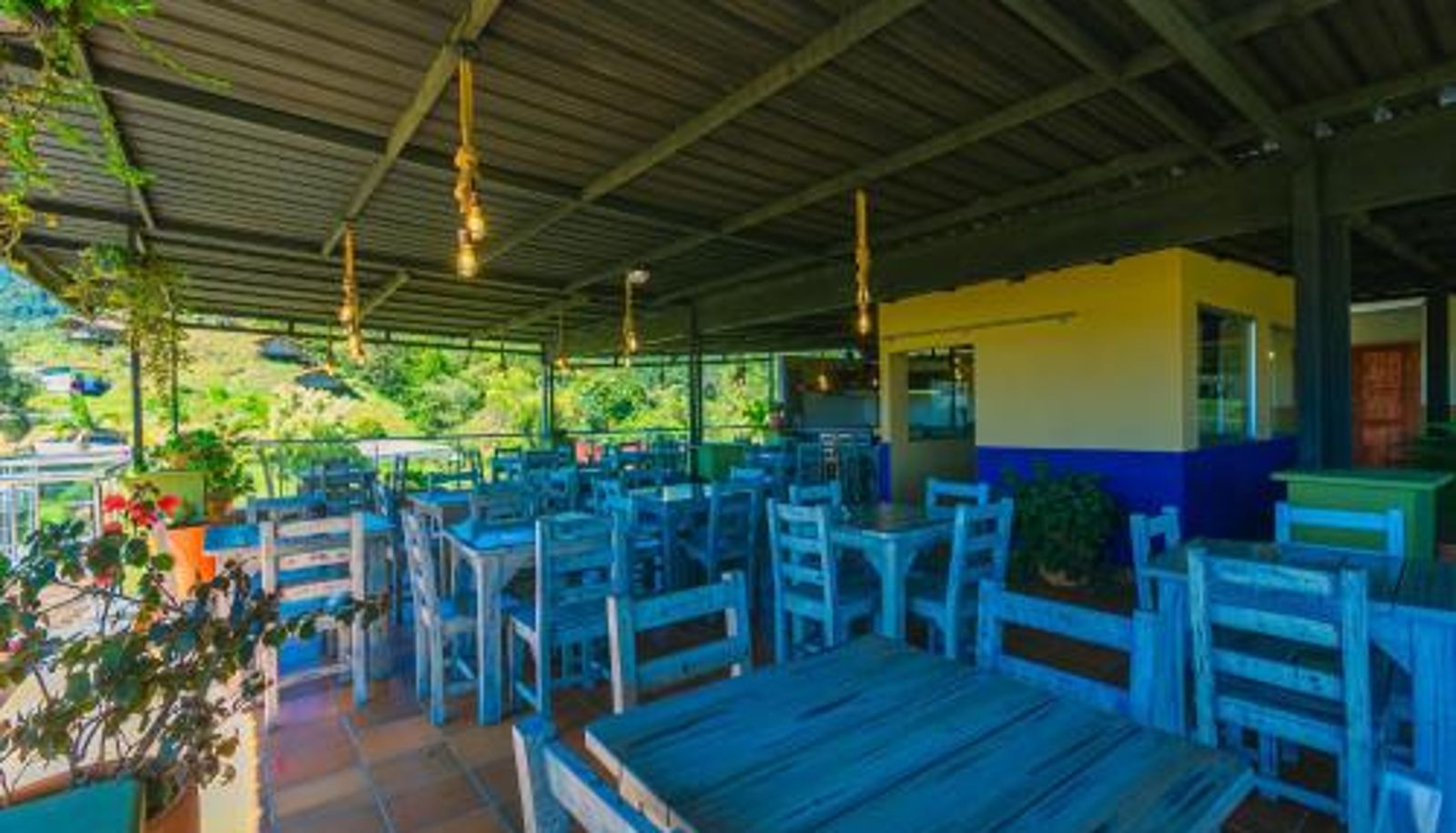 Frühstücksraum innerhalb des Restaurants - Hotel Bambu Guatape