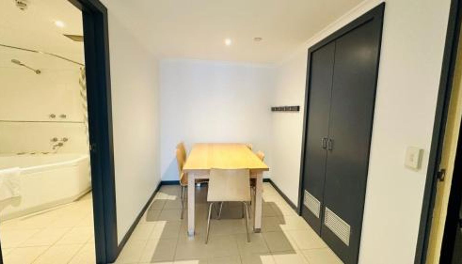 Camera standard - White Crystal Apartments
