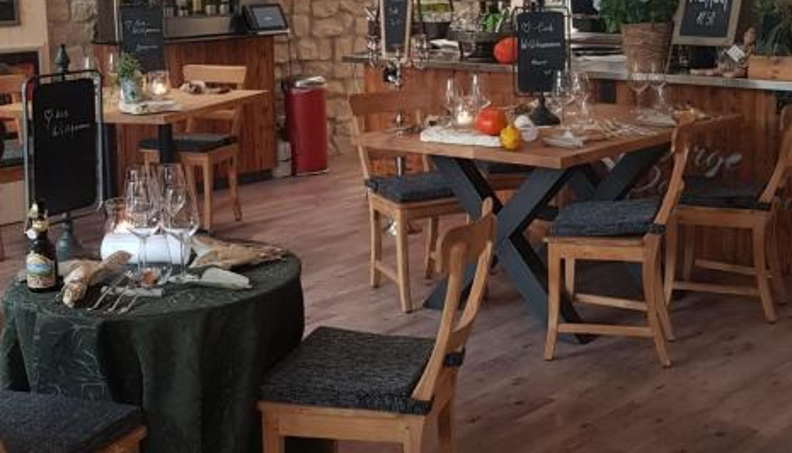 Breakfast room within the restaurant - Auberge Passepartout