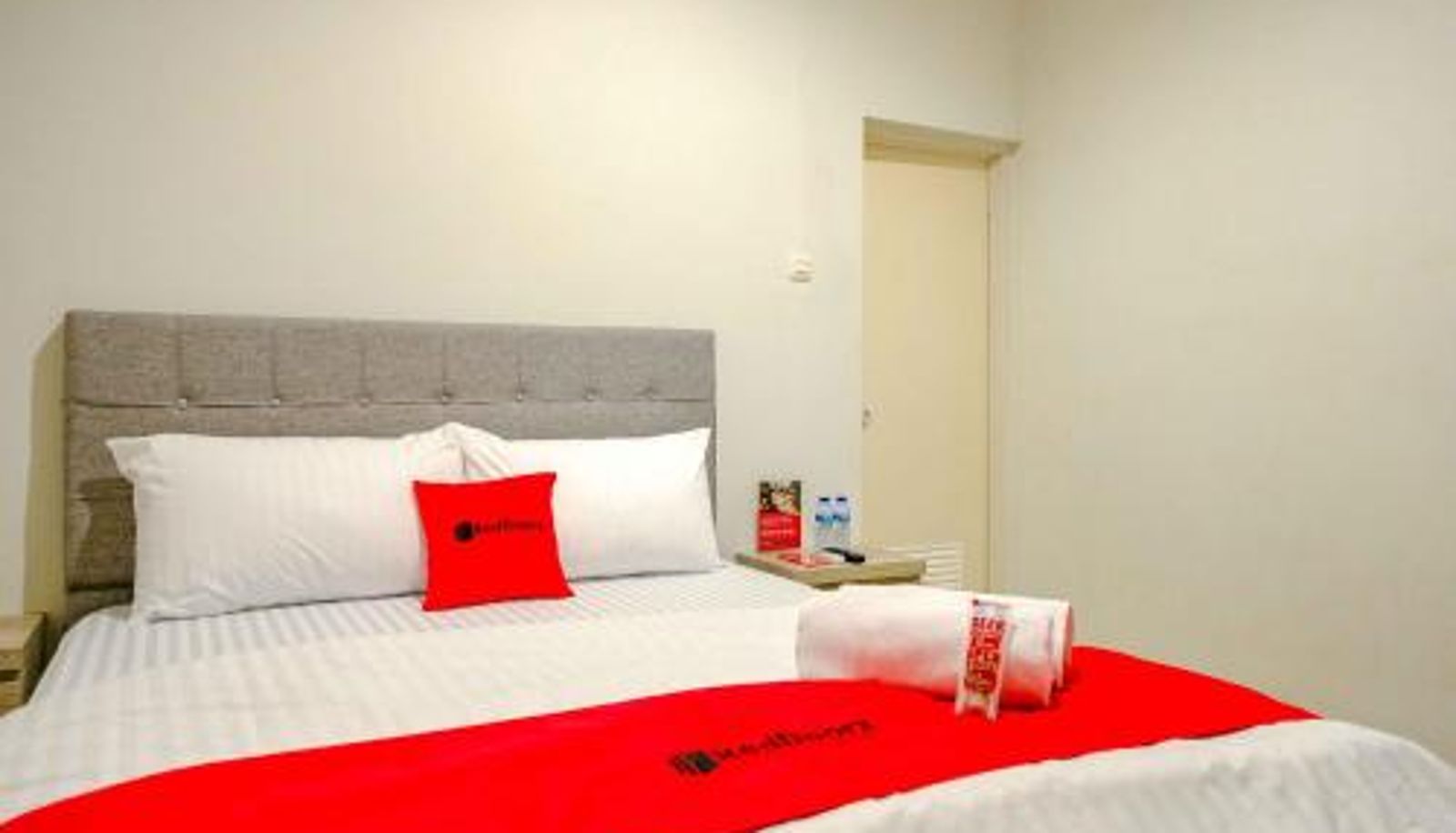 Room - RedDoorz near Pasar Baru 3