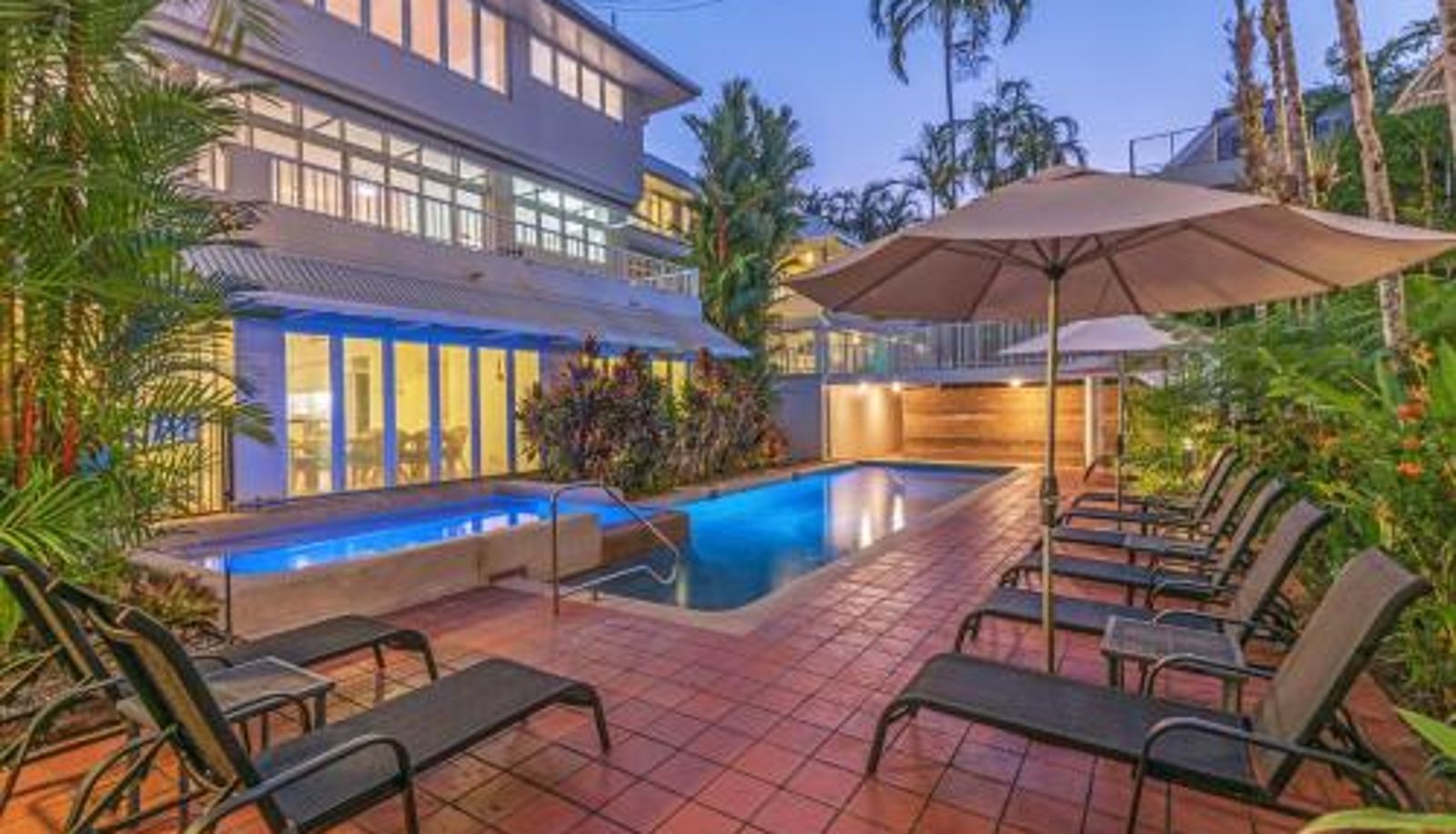 Basen - Balboa Apartments