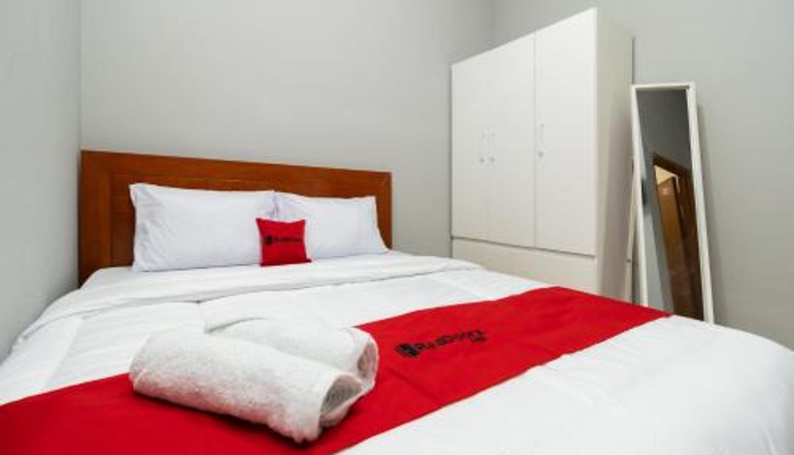 Room - RedDoorz near RS Sari Asih Cipondoh