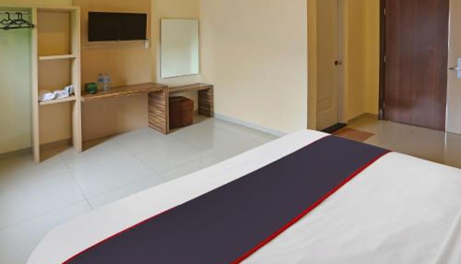Zimmer - Collection O 92130 Hotel Fiducia Kaji
