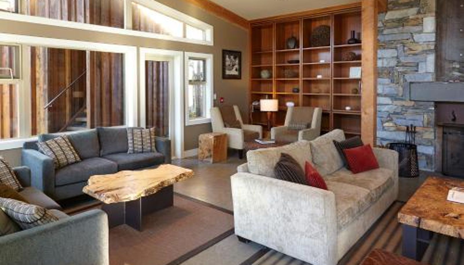 Bar - Cox Bay Beach Resort