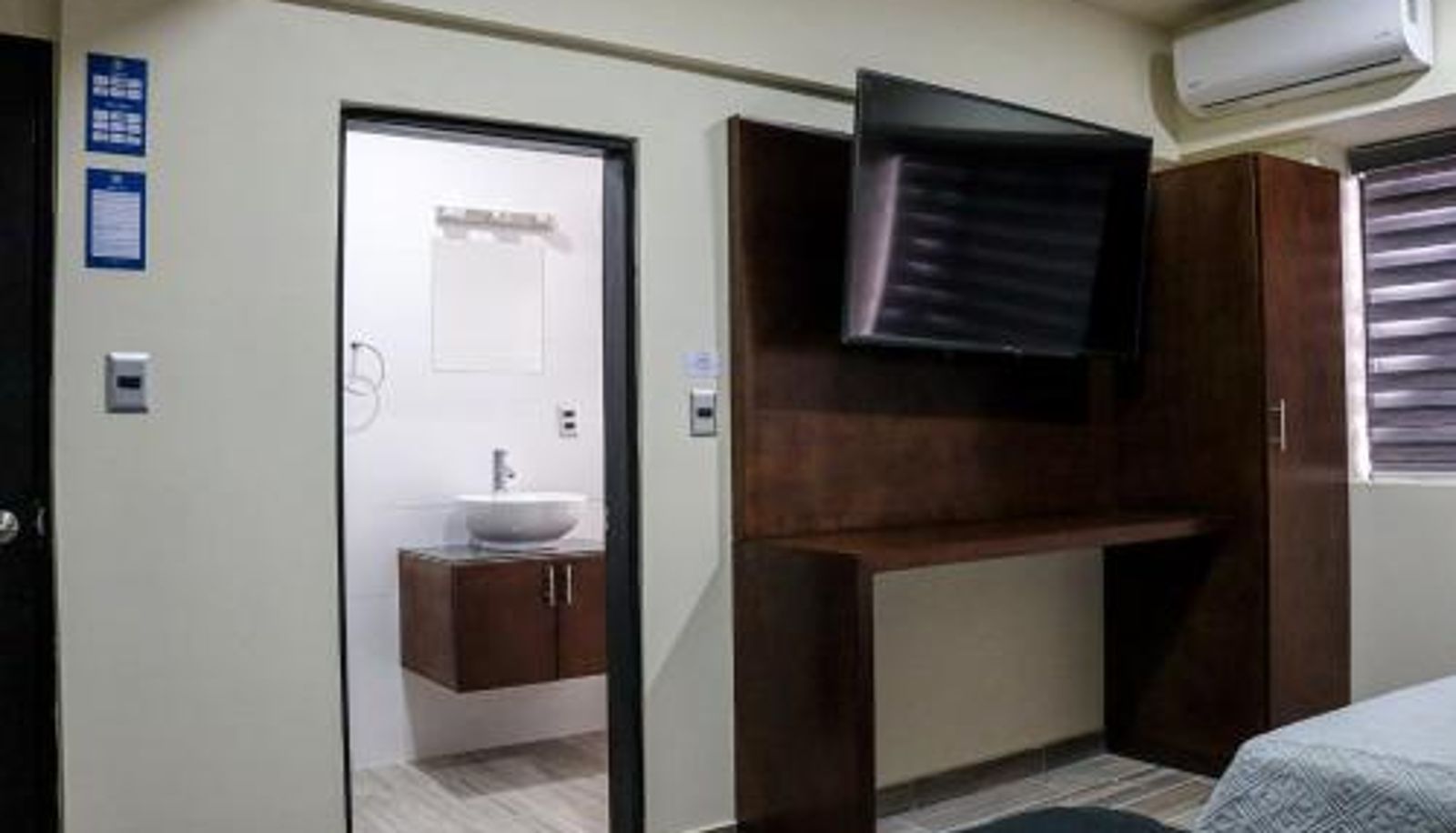 Room - HOTEL MISION 11