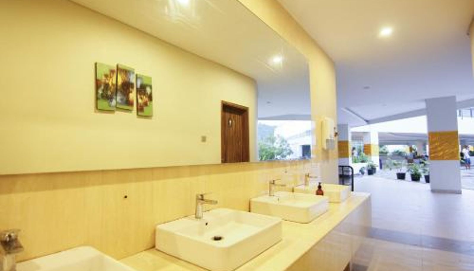 Frühstücksraum innerhalb des Restaurants - Raja Hotel Kuta Mandalika Resort & Convention