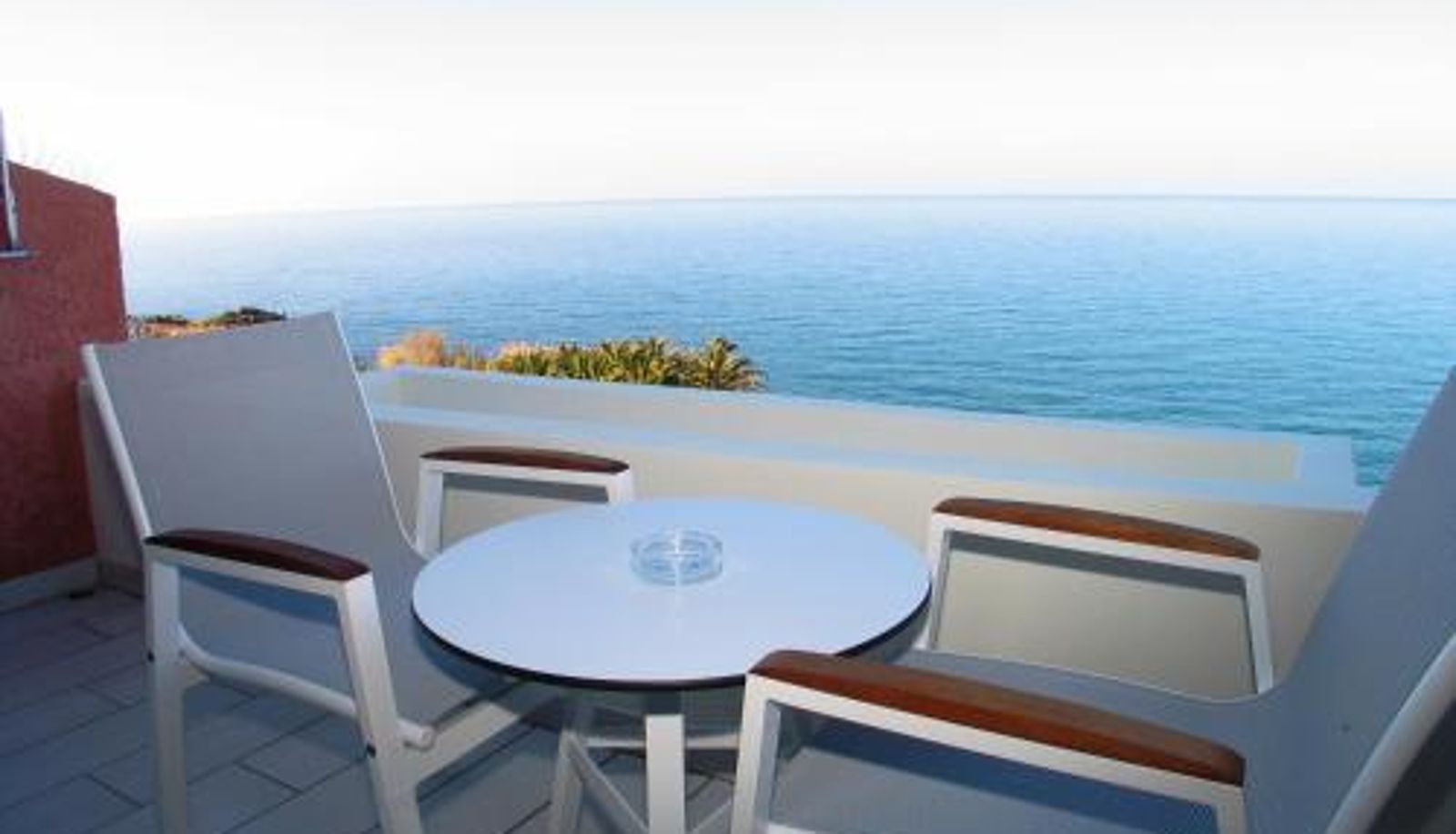 Terraza - Europa Resort Hotel