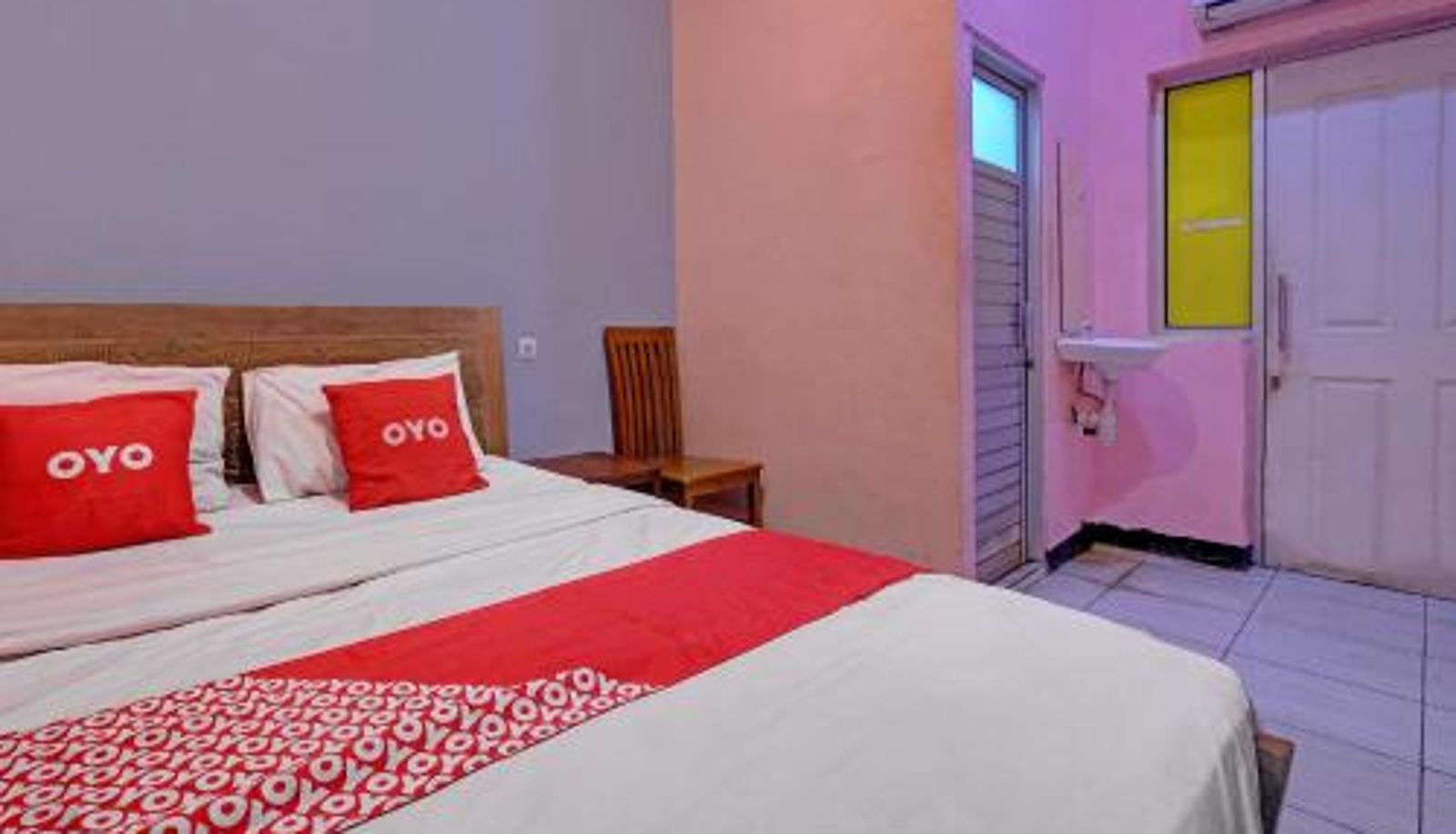 Kamer - OYO Life 92877 Hotel Rainbow 7296