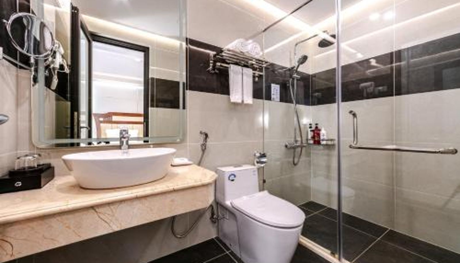 Badkamer - A25 Premium Hotel - 16 Miếu Đầm