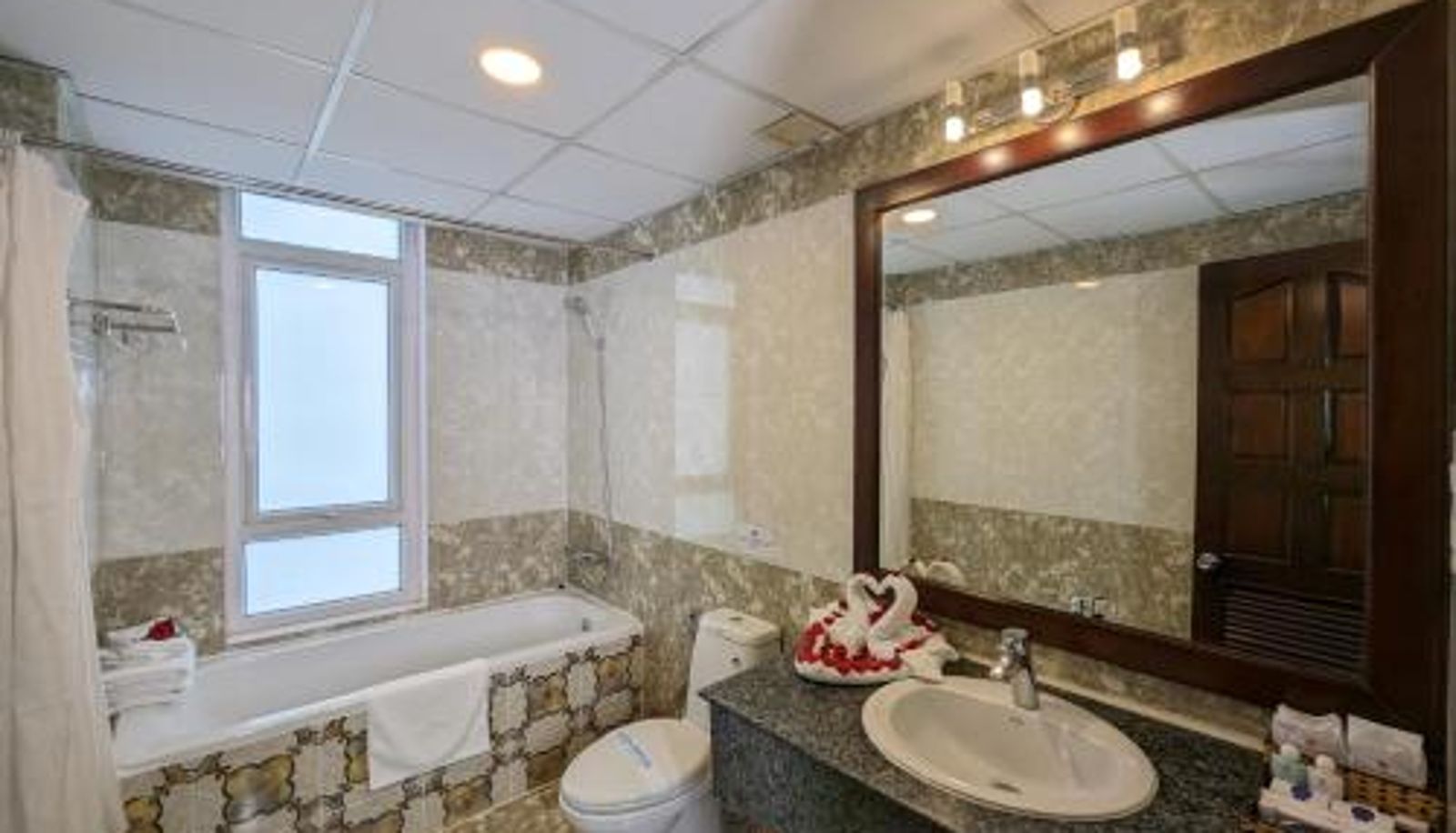 Badezimmer - Đông Kinh Hotel