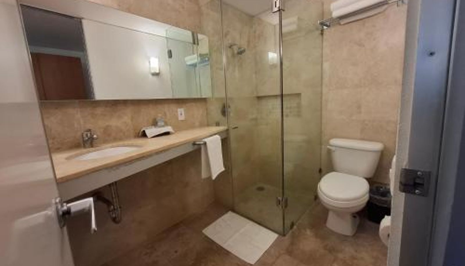 Badezimmer - Aristos Express CDMX