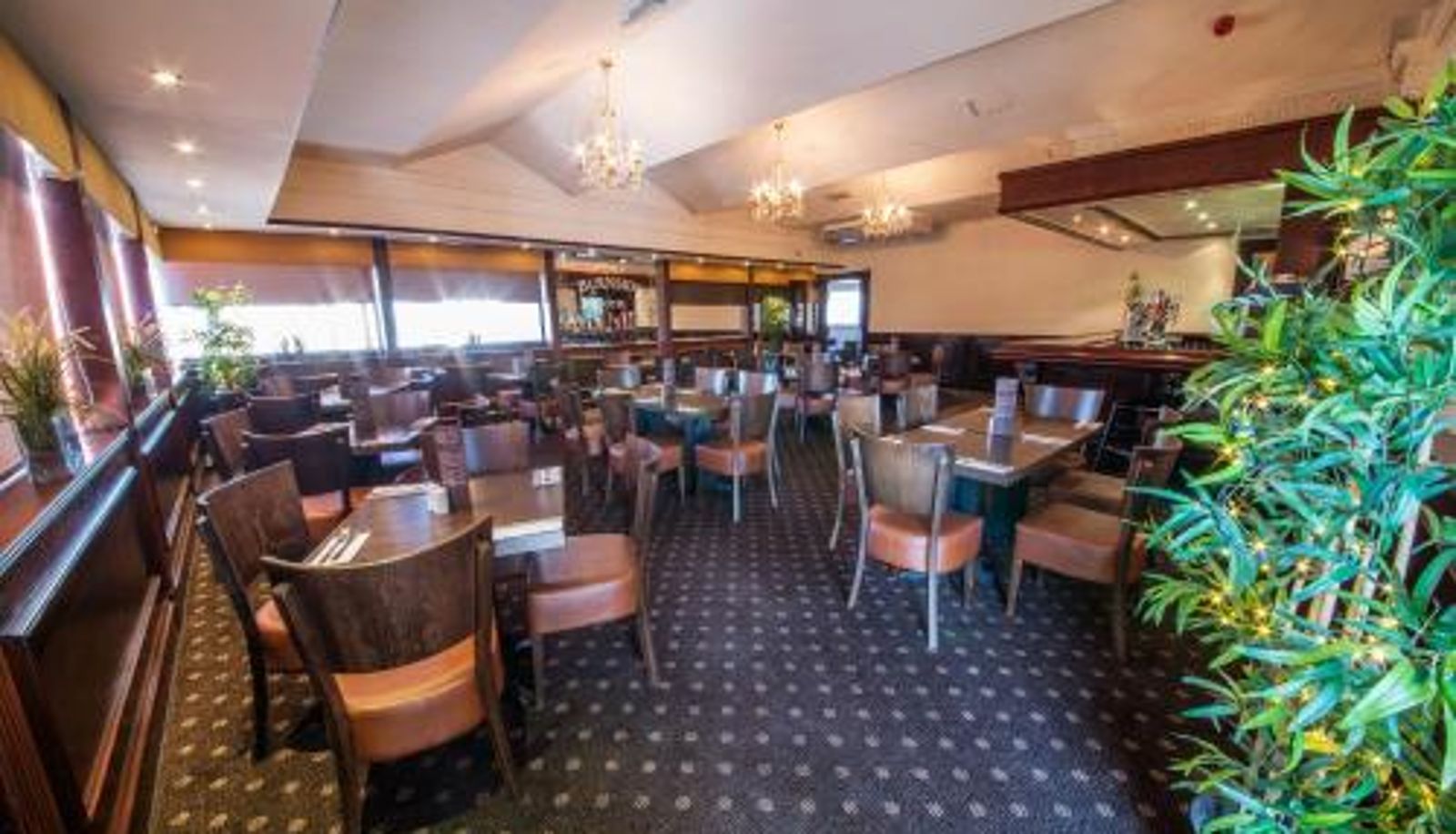 Frühstücksraum innerhalb des Restaurants - The Burnside Hotel