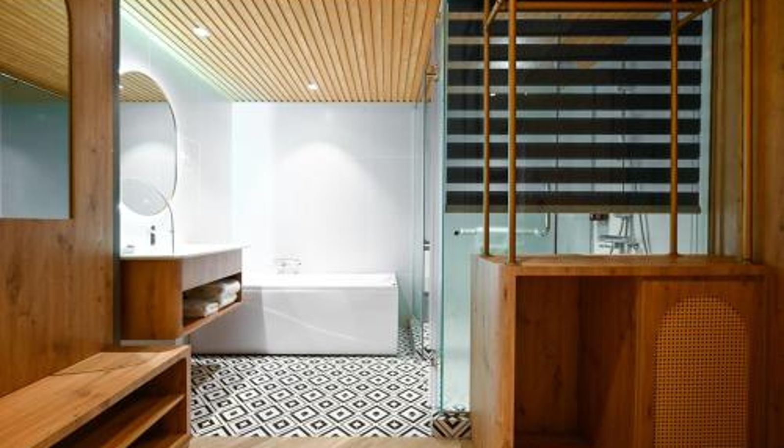Bathroom - La Opera Saigon Hotel