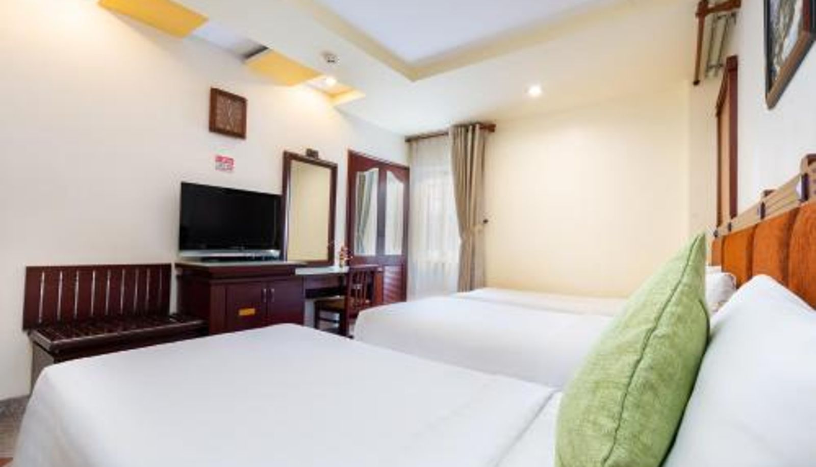 Dreibettzimmer - LUCASTA SAIGON Hotel