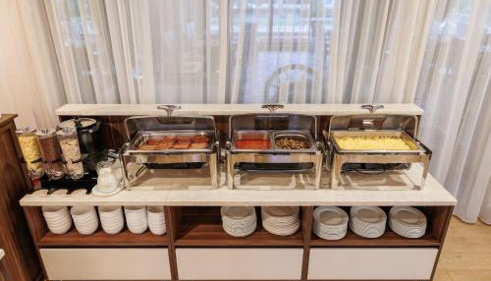 Sala prima colazione all'interno del ristorante - Green Wood Hotel & Spa