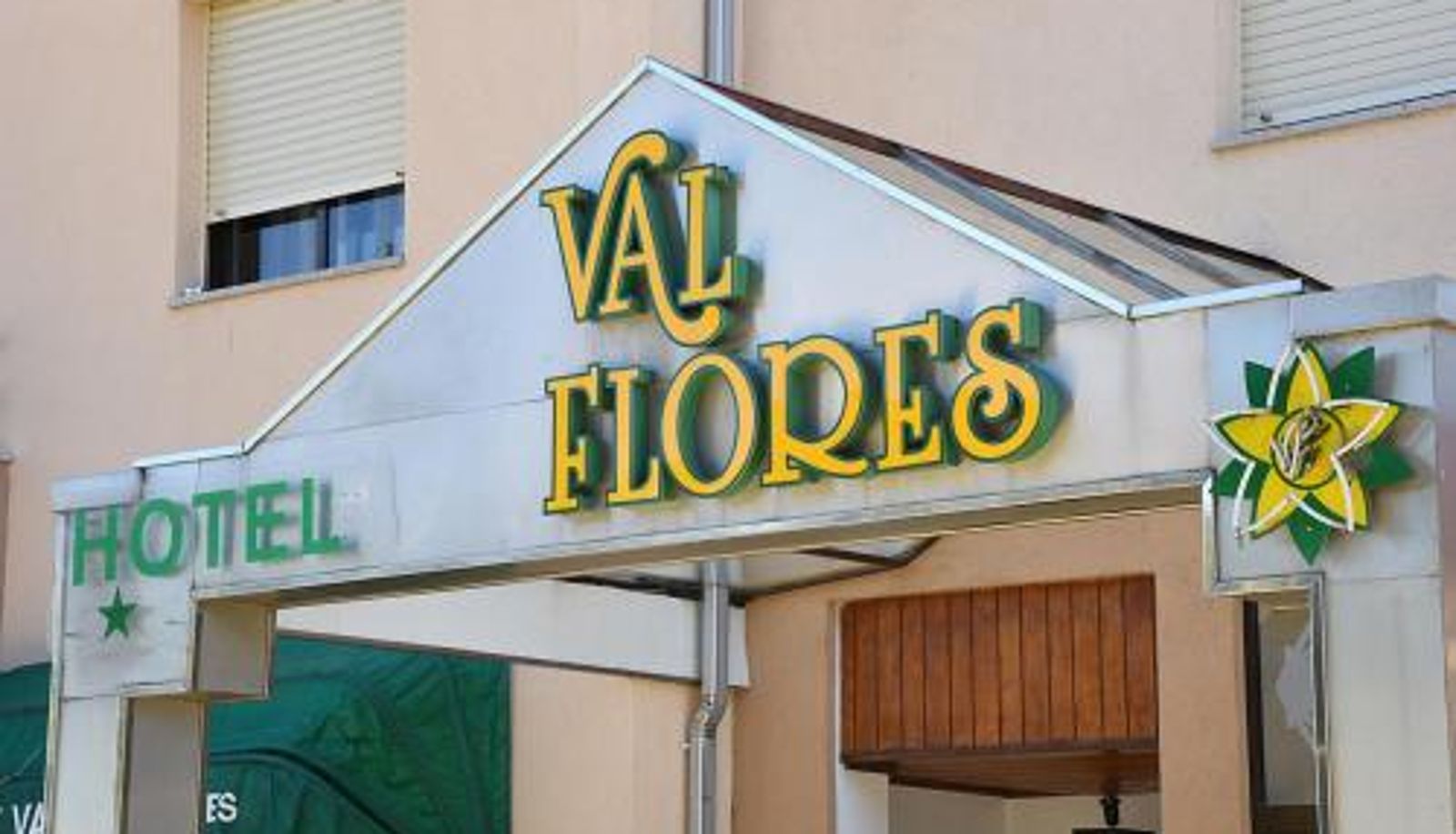 Salle de petit-déjeuner dans le restaurant - Hotel Val Flores