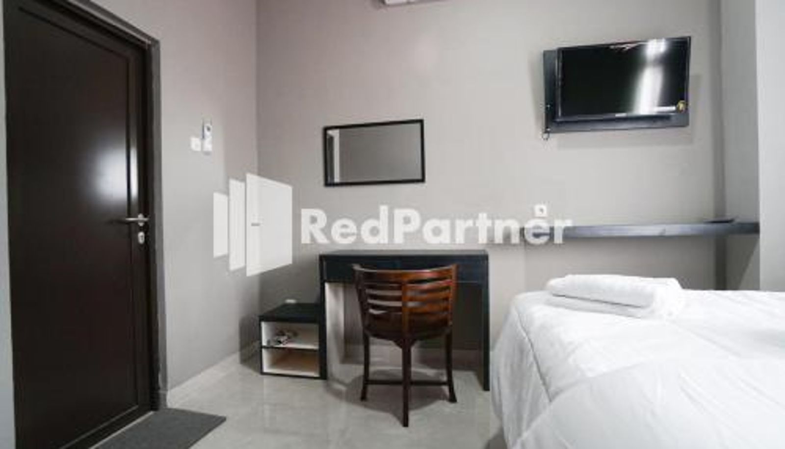 Zimmer - Roemah Tebet Mitra RedDoorz