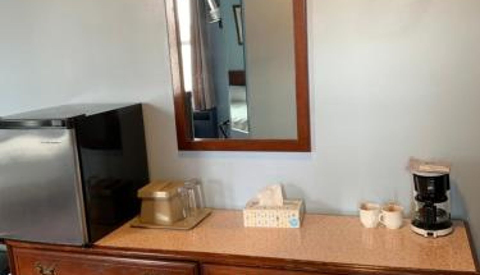 Standard room - Lakeview Hotel
