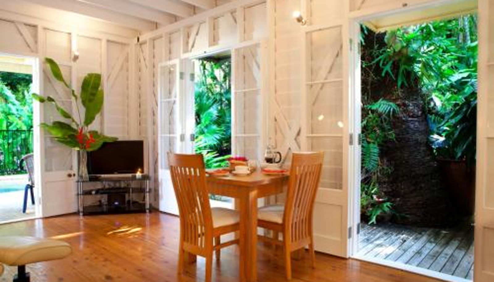 Info - Port Douglas Cottage & Lodge