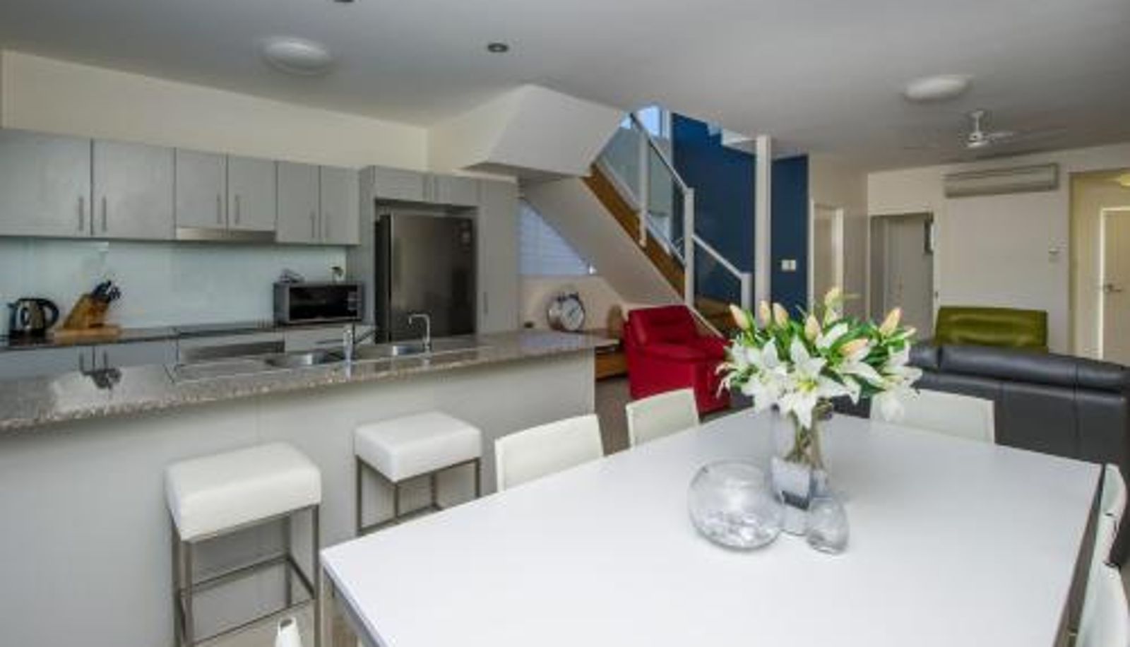 Apartment - Beachside Magnetic Harbour Apartments