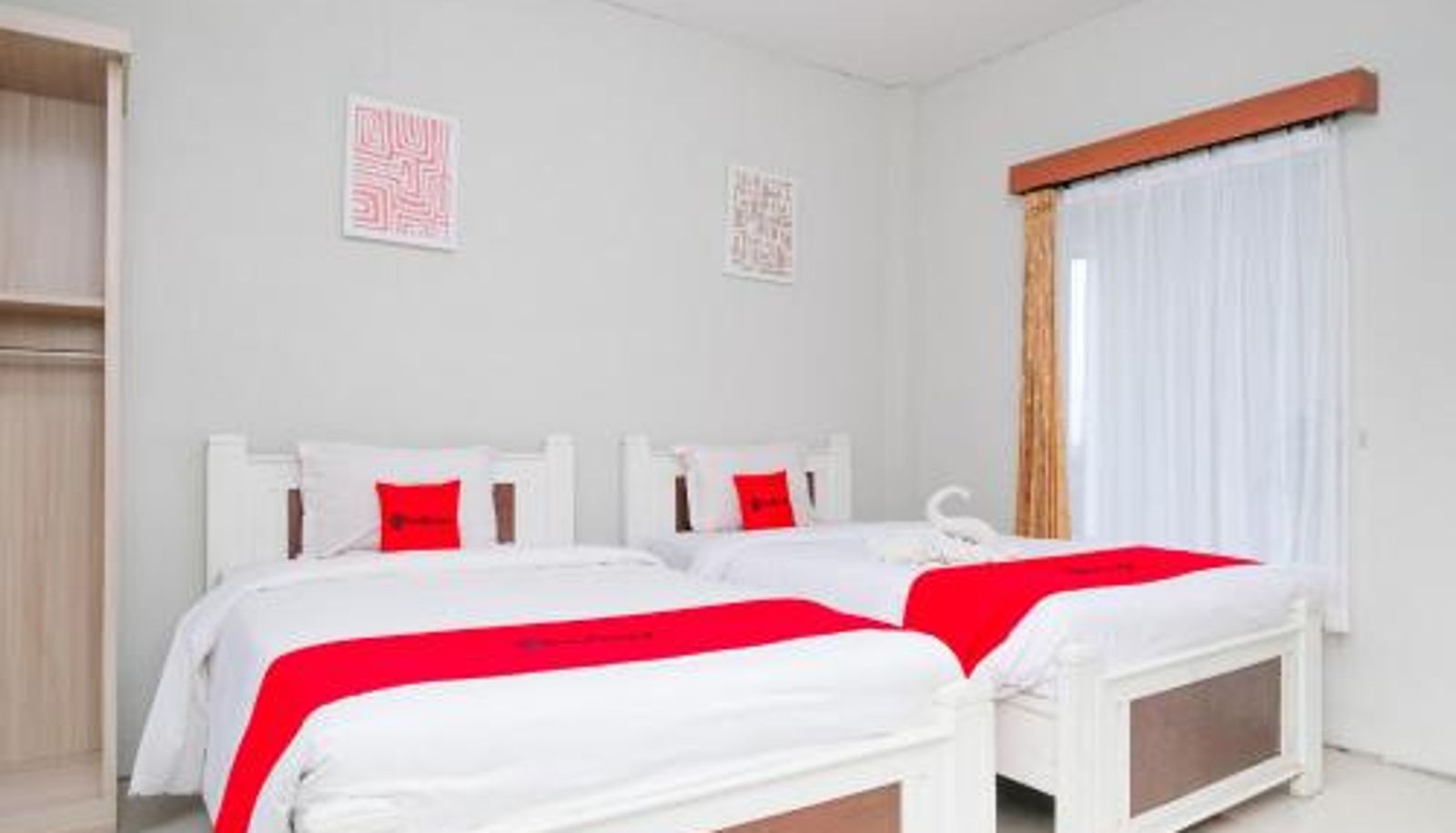 Zimmer - RedDoorz near Taman Rekreasi Selecta