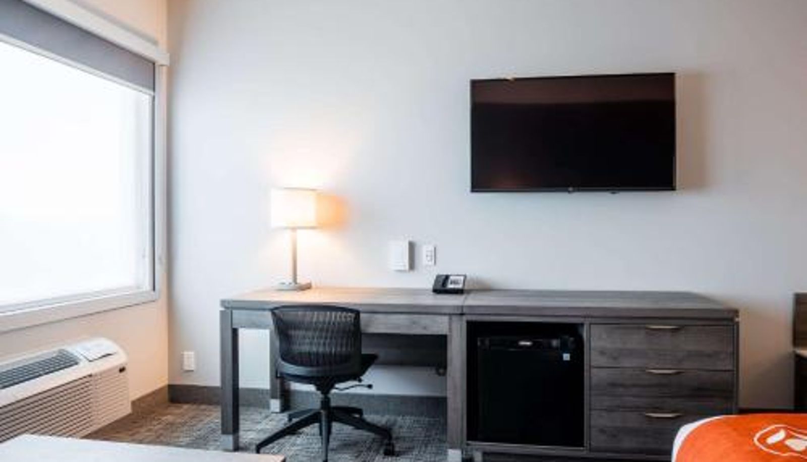 Room - an Ascend Collection Hotel Amsterdam Inn & Suites