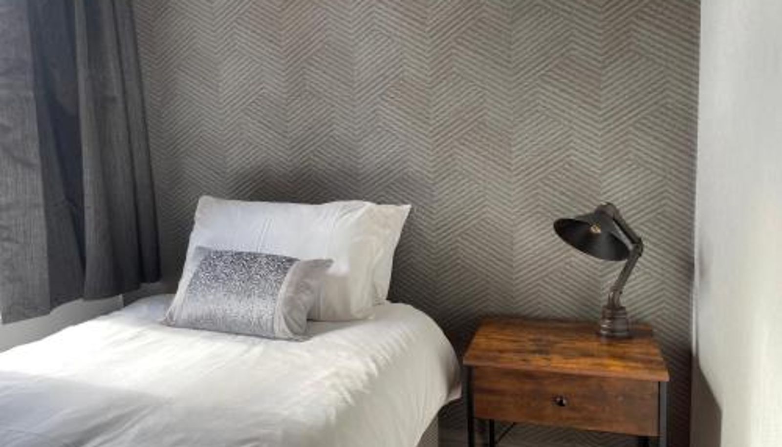 Standard room - The Derby Hotel