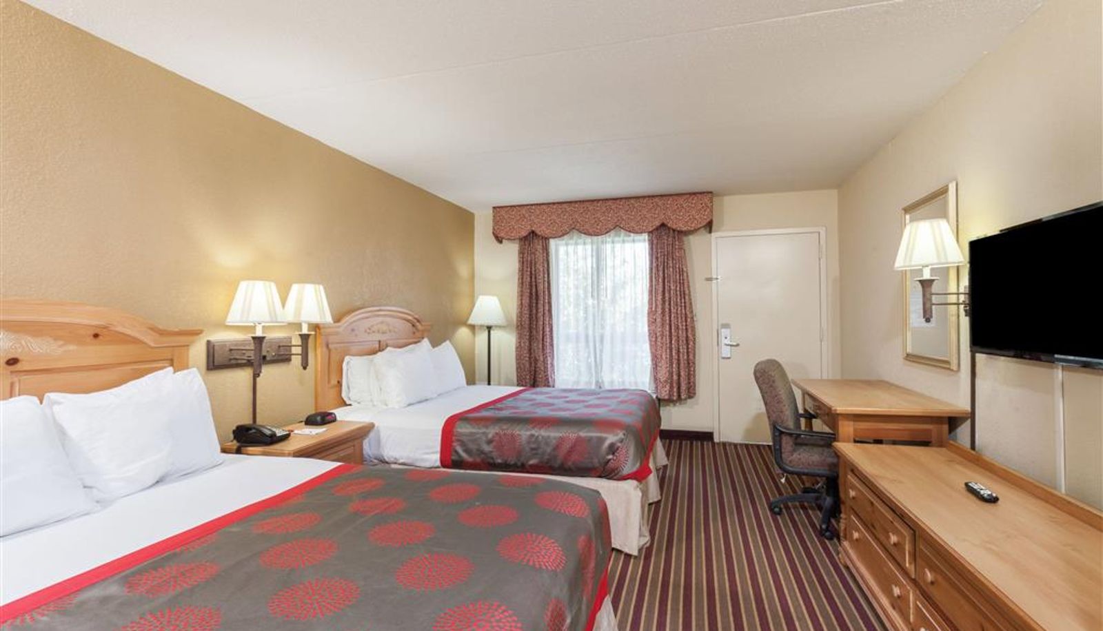 Room - Ramada by Wyndham Lebanon