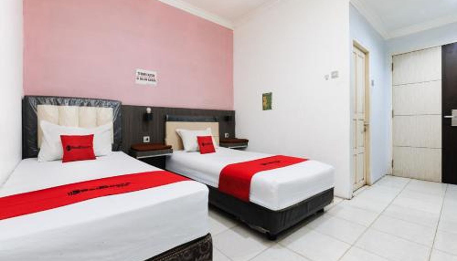 Room - RedDoorz Syariah near Q-Mall Banjarbaru