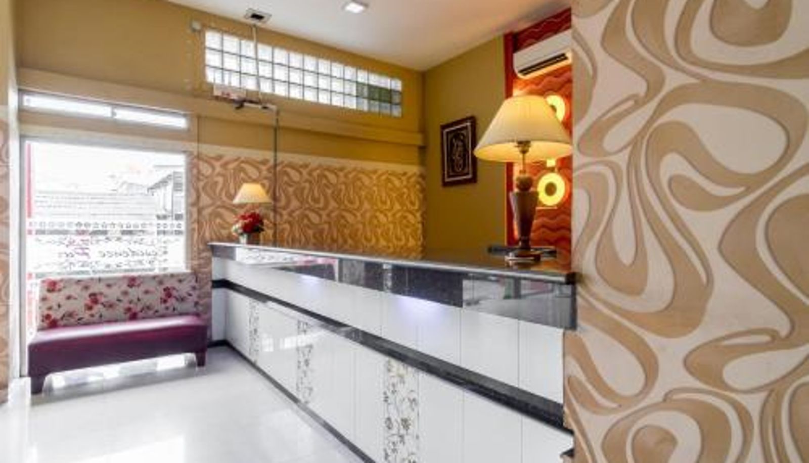 Reception - Capital O 615 Residence Puri Hotel Syariah