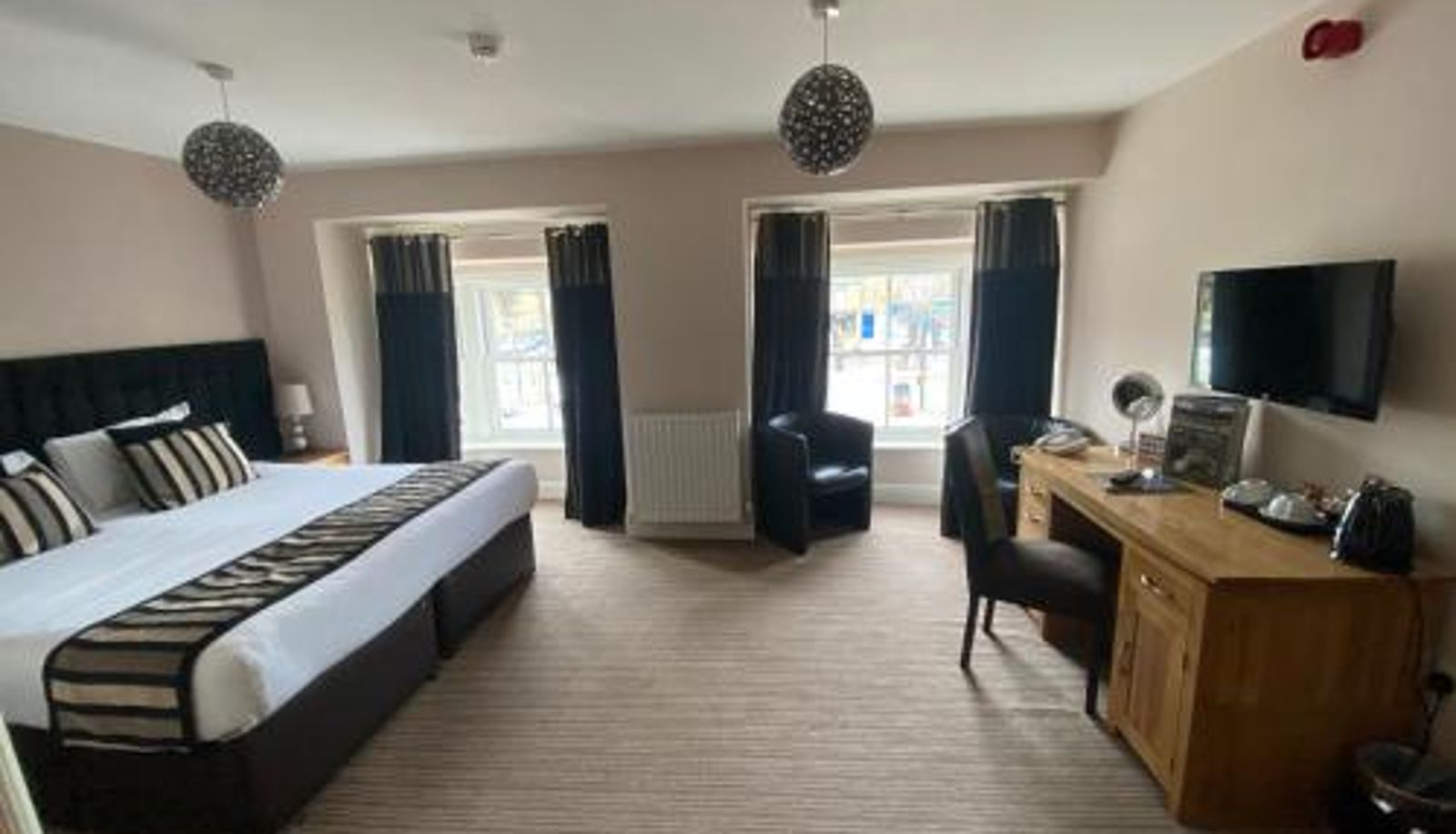 Room - The Three Horseshoes Hotel