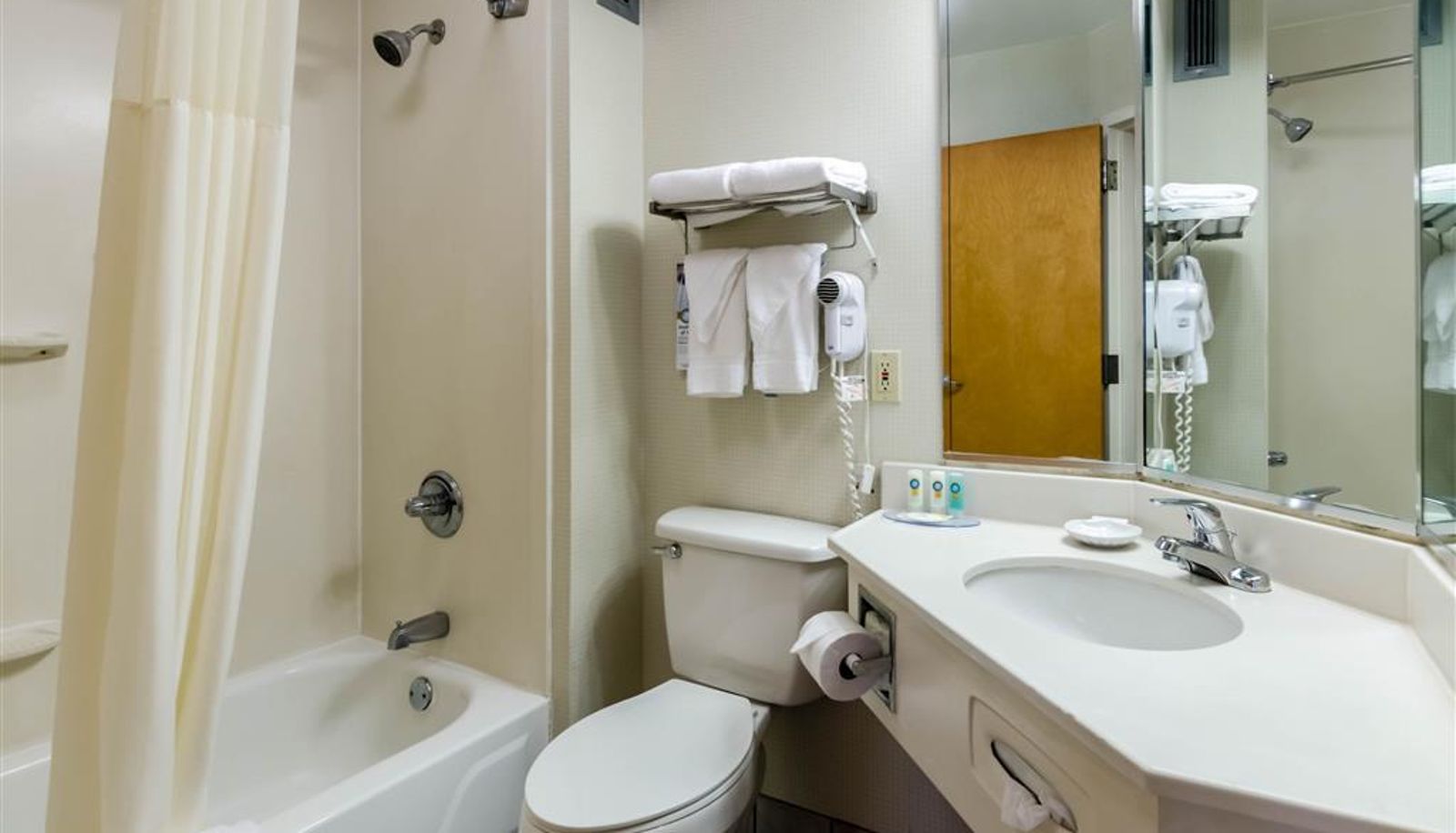 Room - Quality Inn Lynchburg near University