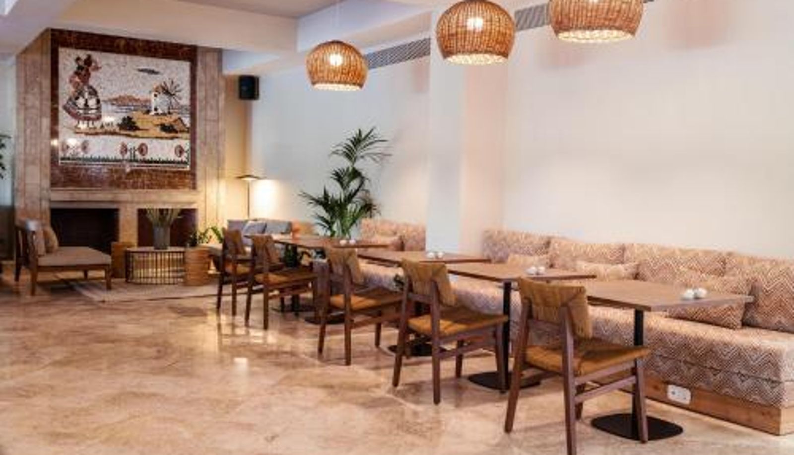 Salle de petit-déjeuner dans le restaurant - a member of Brown Hotels Brown Beach Chalkida Resort